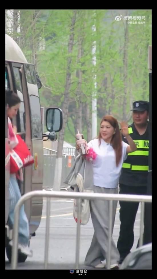 乌兰图雅“半永久嬉皮笑脸”都累没了！粉丝心疼