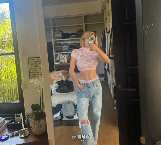 悉尼妹内衣外露!半透明蕾丝若隐若现让人血脉喷张